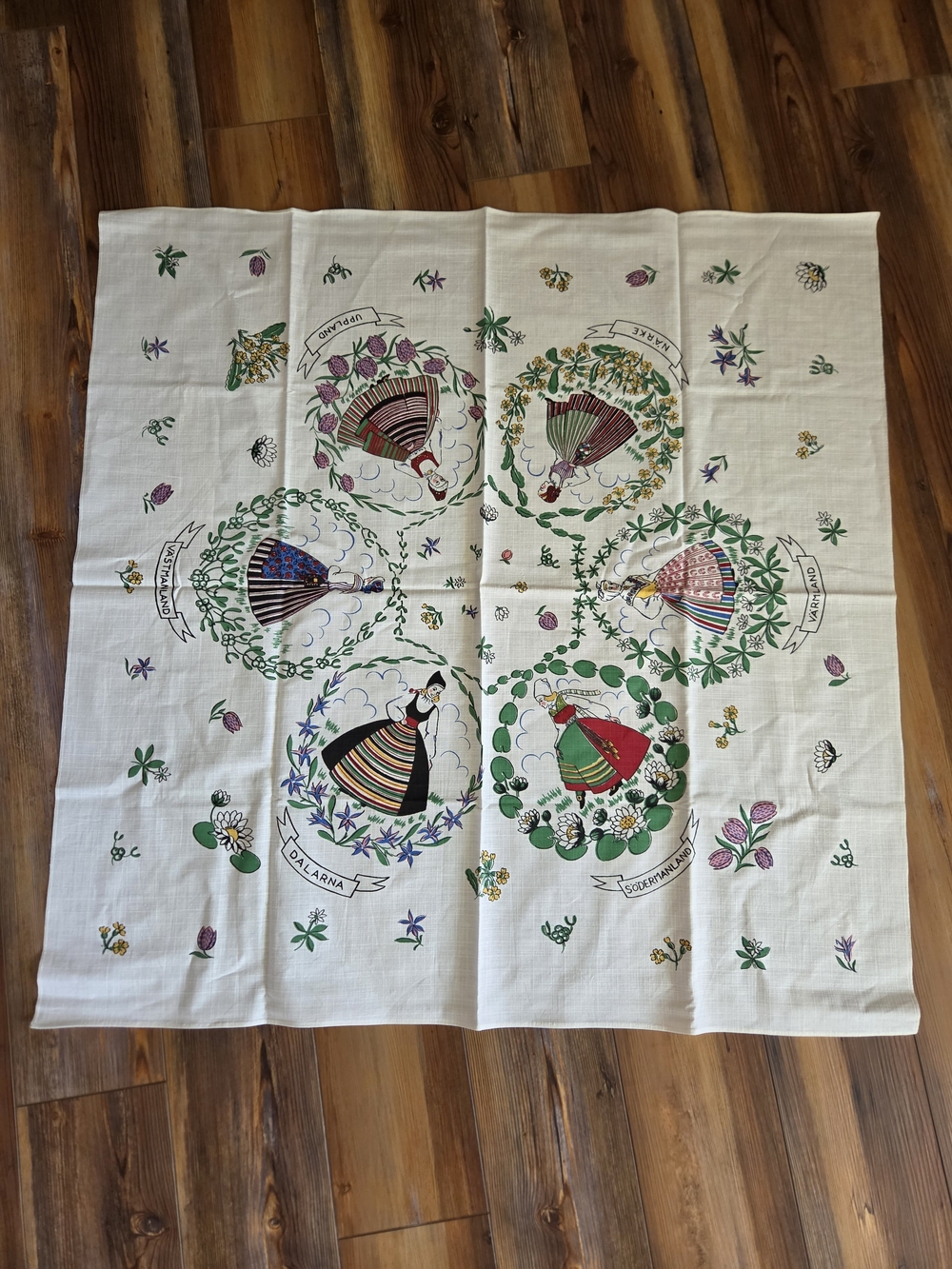 Vintage Folk Print Cotton Tablecloth with Multicolor Motifs